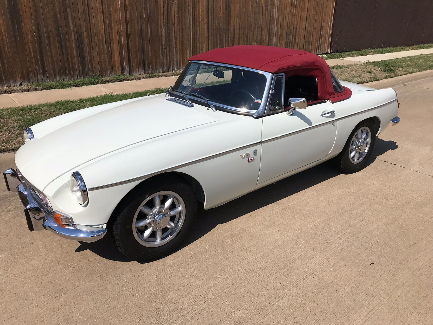 1974 MGB with a 3.5 L Rover V8