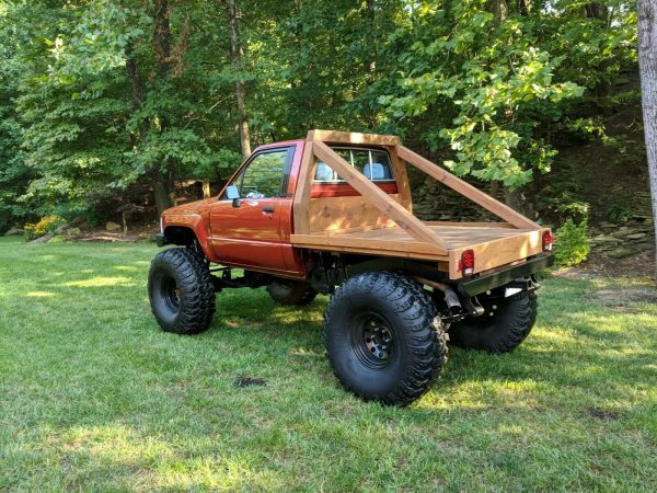 1985 Toyota truck with a 7M-GE inline-six