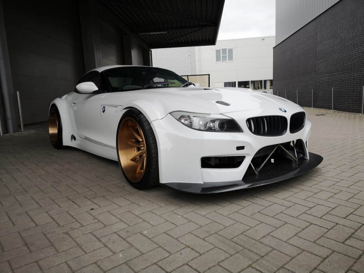 BMW Z4 with a LS3 V8 – Engine Swap Depot