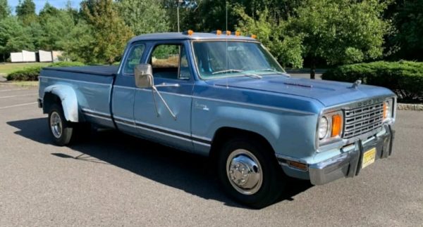 1978 Dodge D300 with a Supercharged Hellcat V8