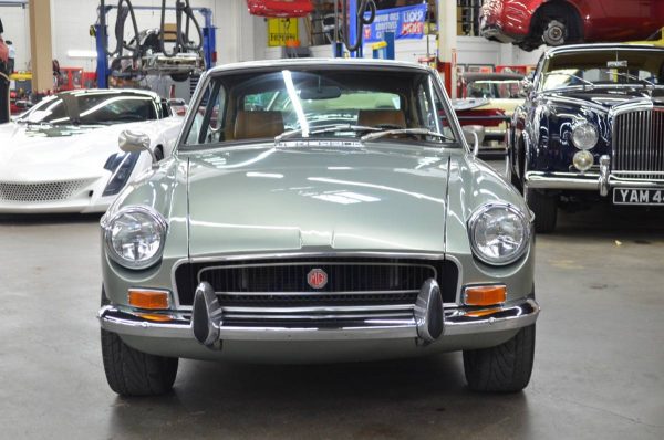 1971 MGB GT with a 2.3 L Duratec Inline-Four