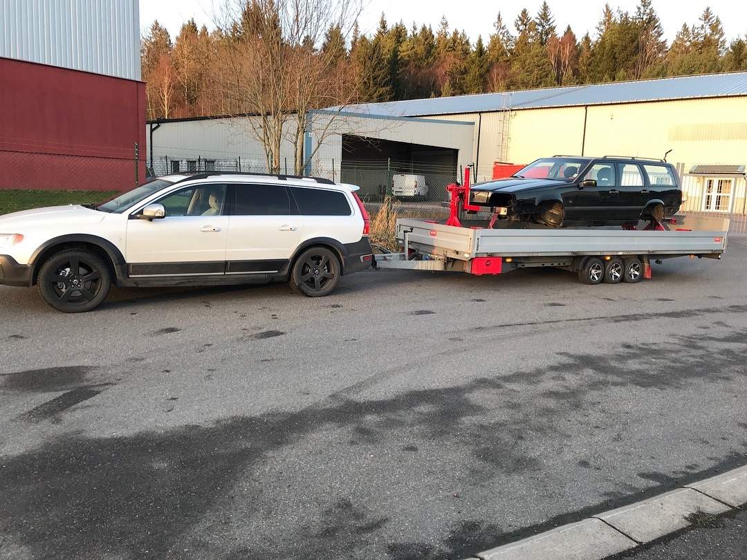 RWD Volvo 850 with a BMW S65 V8 – Engine Swap Depot