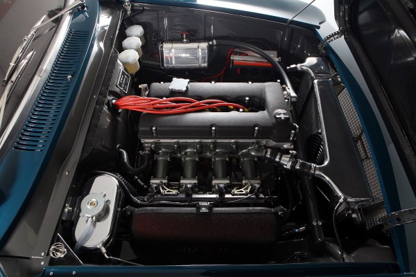 carbon fiber Alfa Romeo with a Twin Spark inline-four