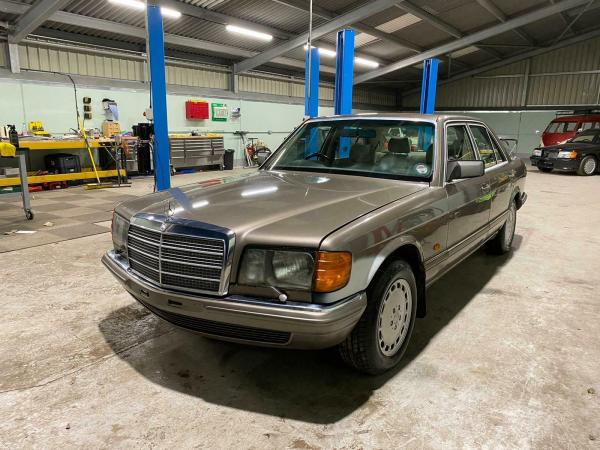 1991 Mercedes 300SE with a turbo 2JZ inline-six