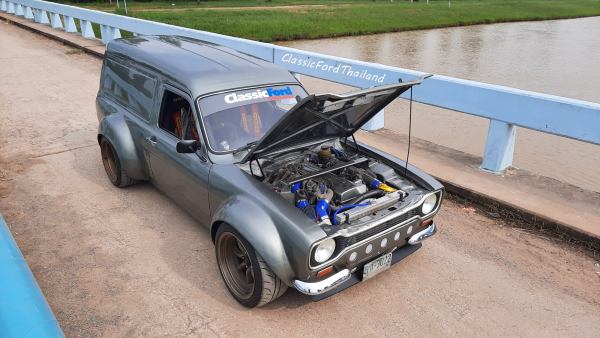 Ford Escort Van with a 2JZ-GTE inline-six