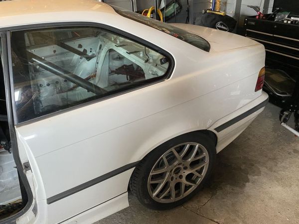 1996 BMW E36 race car with a Ford 5.0 L V8